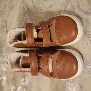 Boys ugg boot size 9